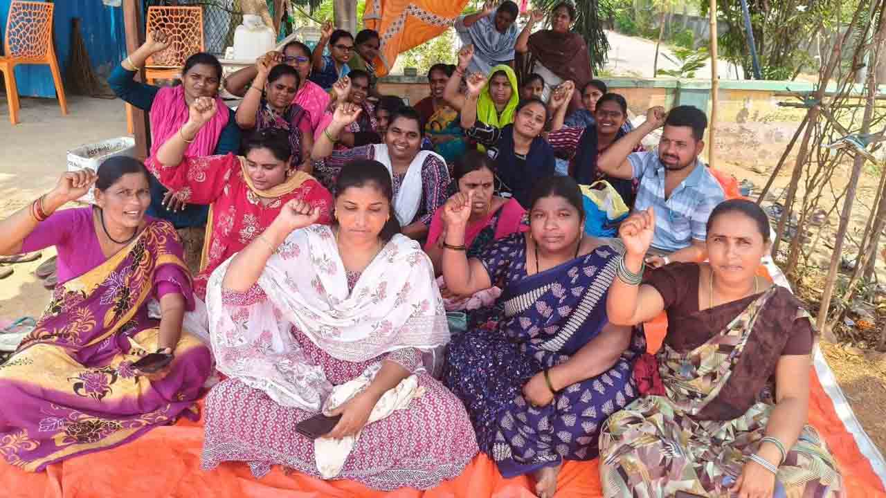 డిమాండ్ల సాధన కోసం ‘వీవోఏ’ల ధర్నా