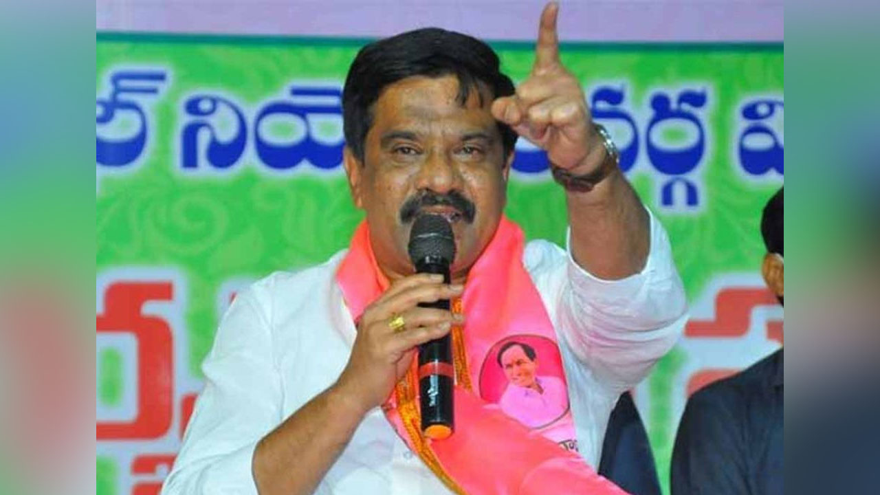 Vemula Prashant Reddy | తెలంగాణ ఆనవాళ్లను చెరిపేసేందుకు త్రిమూర్తుల కుట్ర : మాజీ మంత్రి వేముల ధ్వజం