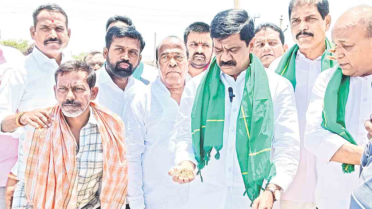 ధాన్యం తరలించకుంటే ధర్నా చేస్తాం..