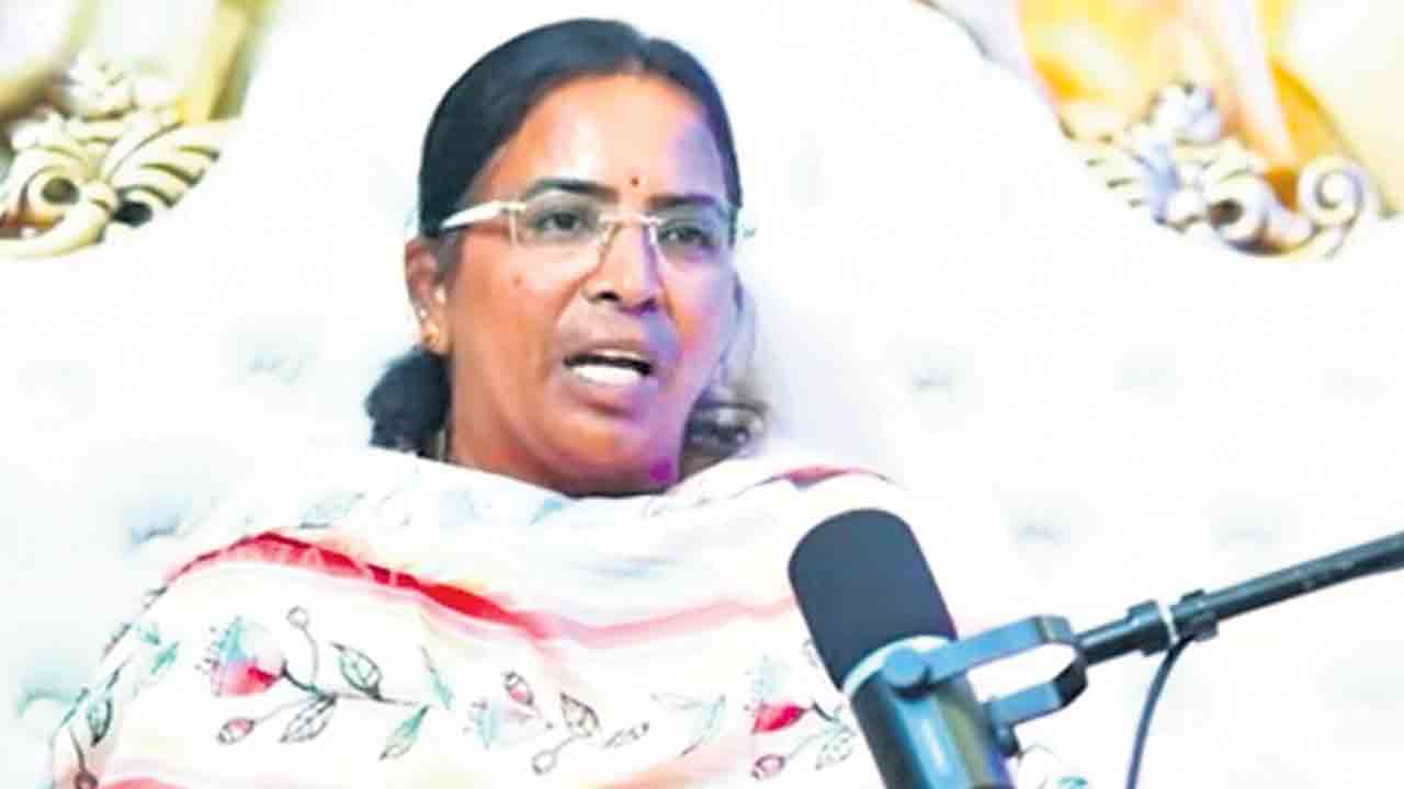 నాకు కేసీఆర్‌ సారే ఉద్యోగం ఇచ్చిండు!