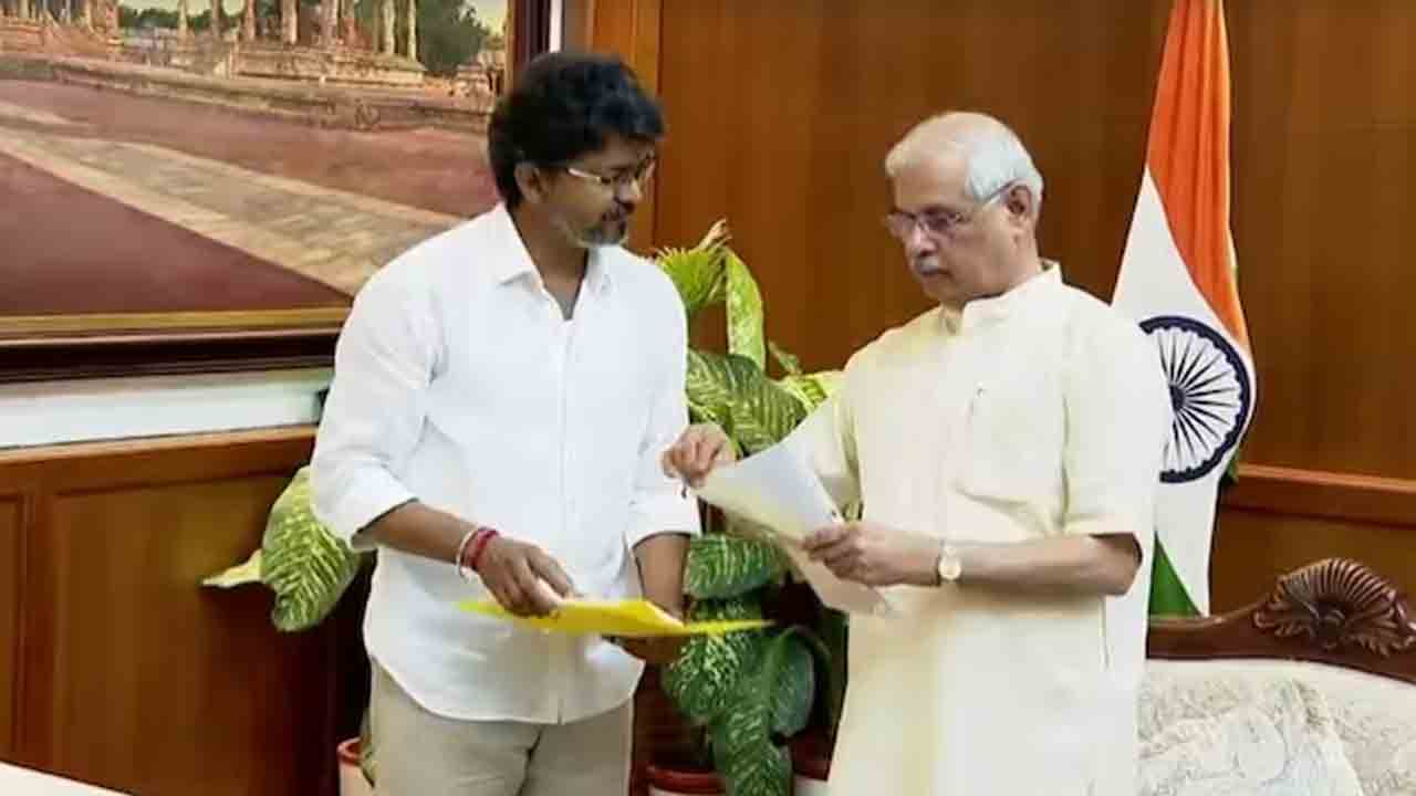 Vijay Oath Tomorrow | నాలుగోసారి గవర్నర్‌ను కలిసిన విజయ్‌.. రేపు మధ్యాహ్నం సీఎంగా ప్రమాణ స్వీకారం?