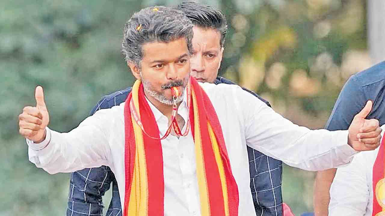 ఎన్టీఆర్‌ బాటలో విజయ్‌!.. పార్టీ స్థాపించిన రెండేండ్లకే అధికారం
