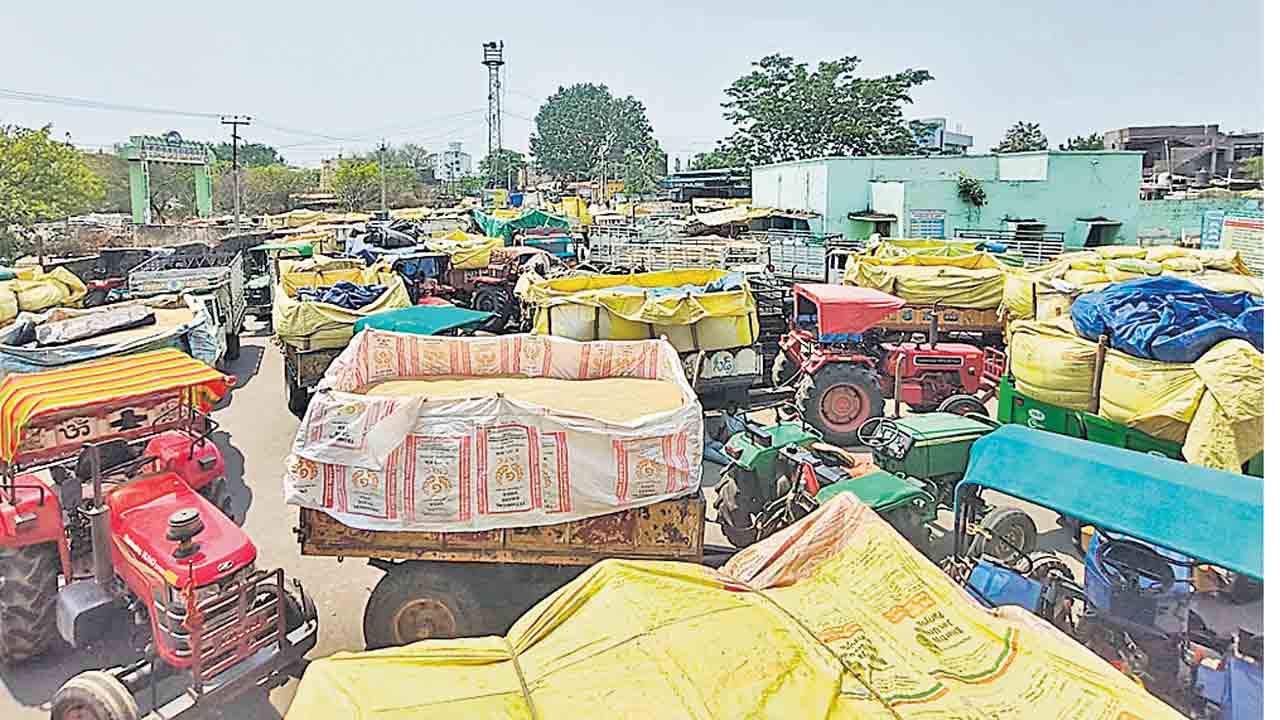 ఎక్కడి ధాన్యం అక్కడే
