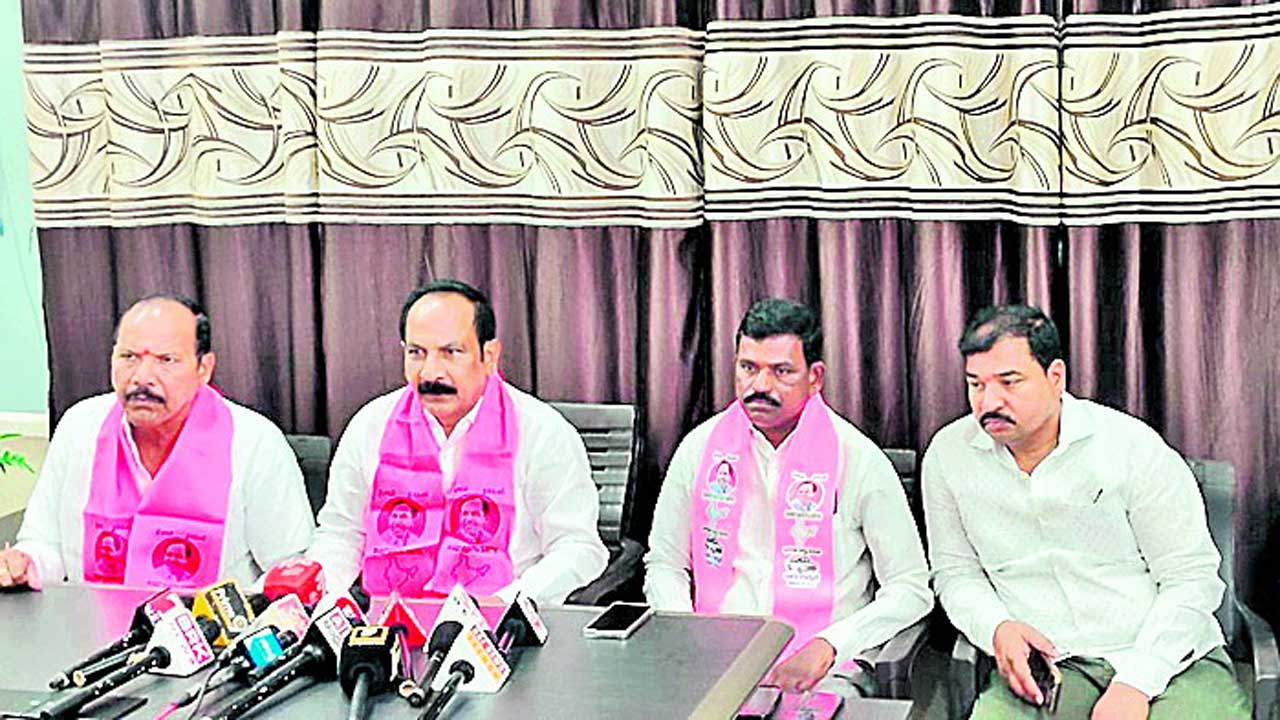 మక్కల రైతుల సమస్యలు పరిష్కరించాలి