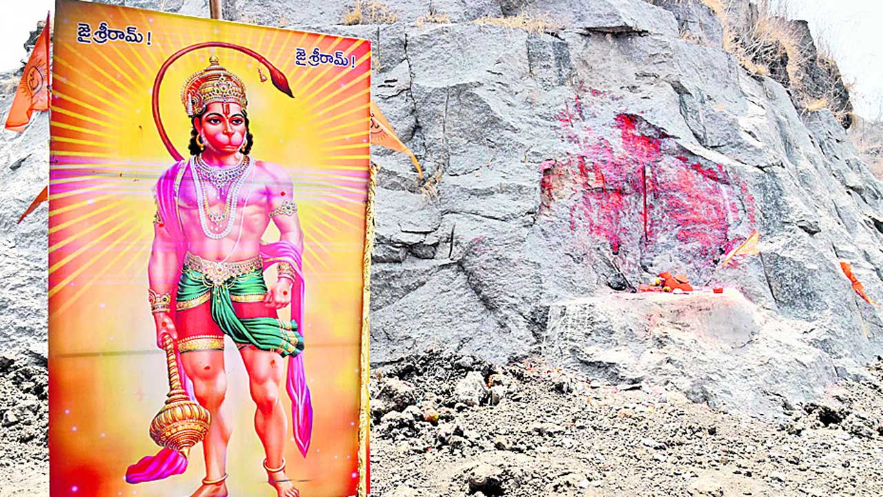 ‘కుడా’ స్థలంలో హనుమాన్‌ విగ్రహం