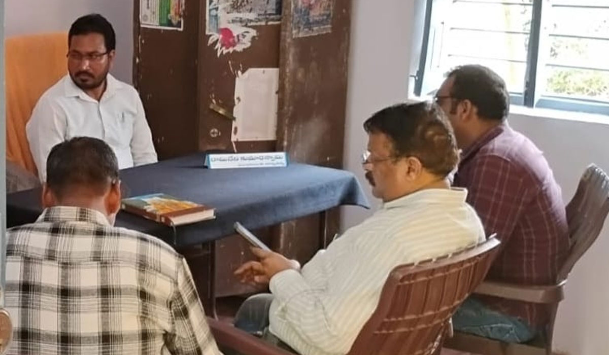 ACB Raids | పొత్కపల్లిలో ఏసీబీ రైడ్స్‌.. ఇంటి పర్మిషన్ కోసం ఫోన్ పే ద్వారా లంచం తీసుకున్న జీపీ కార్యదర్శి