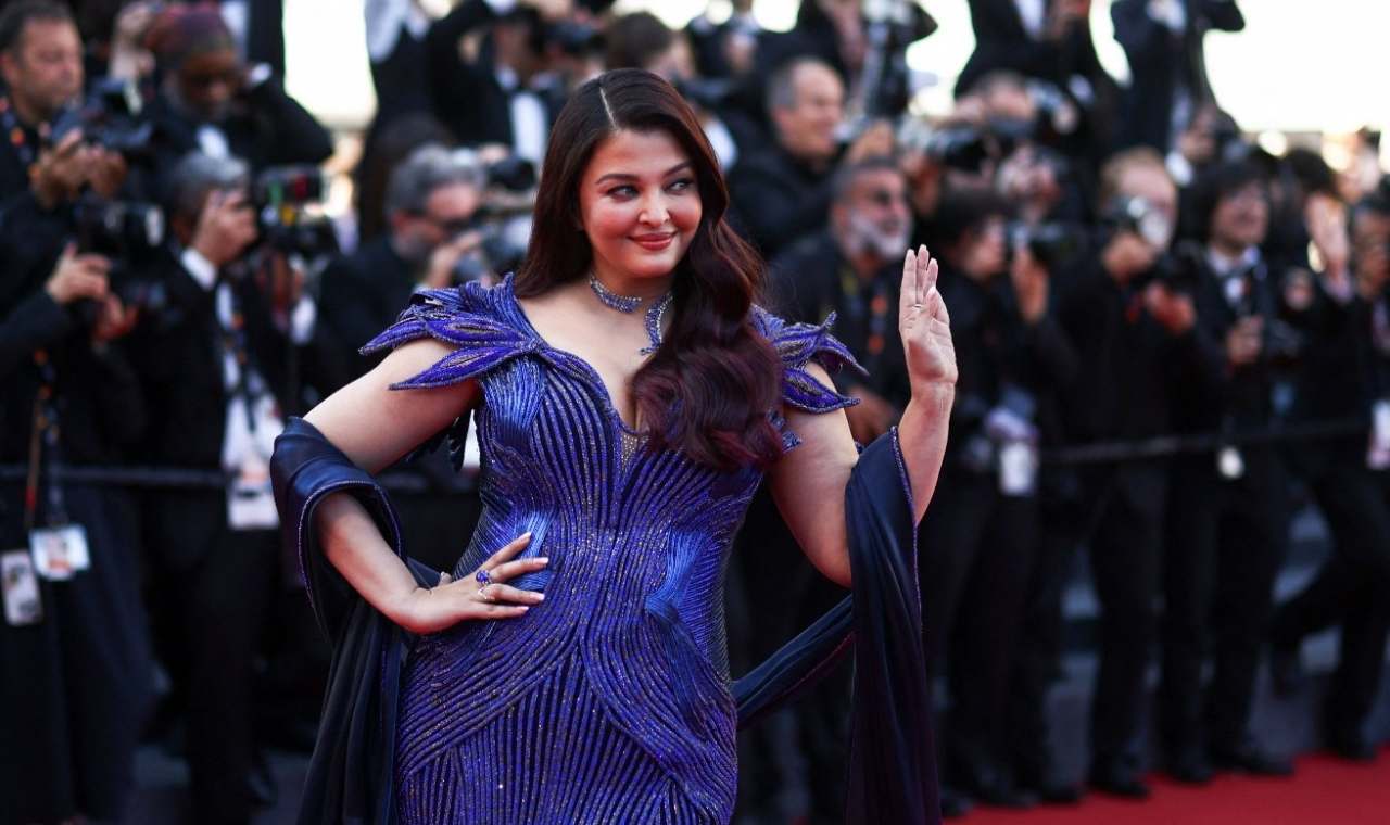 Aishwarya Rai Bachchan | కేన్స్ వేడుకల్లో ఐశ్వర్యరాయ్.. సరికొత్త లుక్‌లో మెరిసిన బాలీవుడ్ భామ!