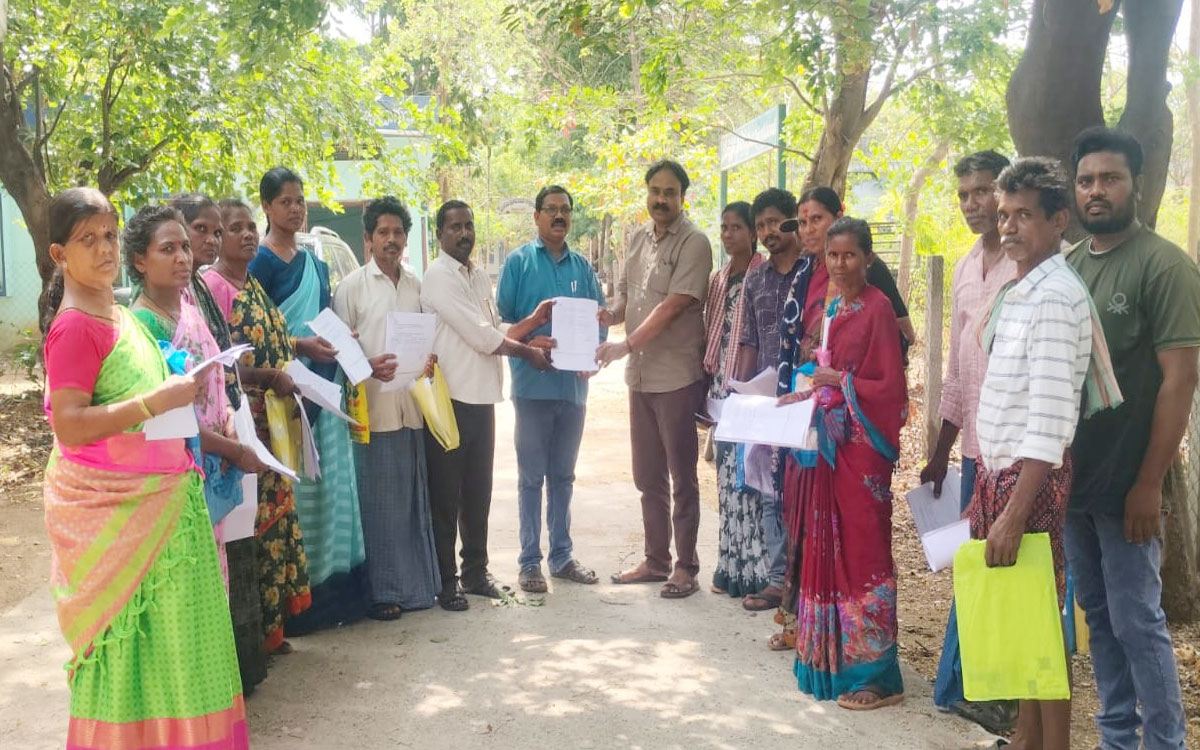‘పోడు భూములకు విద్యుత్, బోర్ల సౌక‌ర్యం కల్పించాలి’