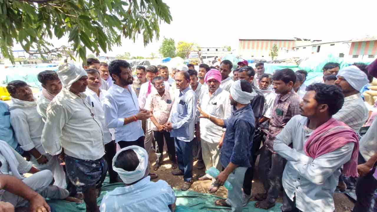 MLA Anil Jadhav | కొనుగోలు కేంద్రాలను సందర్శించిన ఎమ్మెల్యే అనిల్ జాదవ్