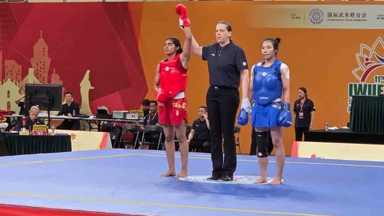 అపర్ణకు స్వర్ణ పతకం