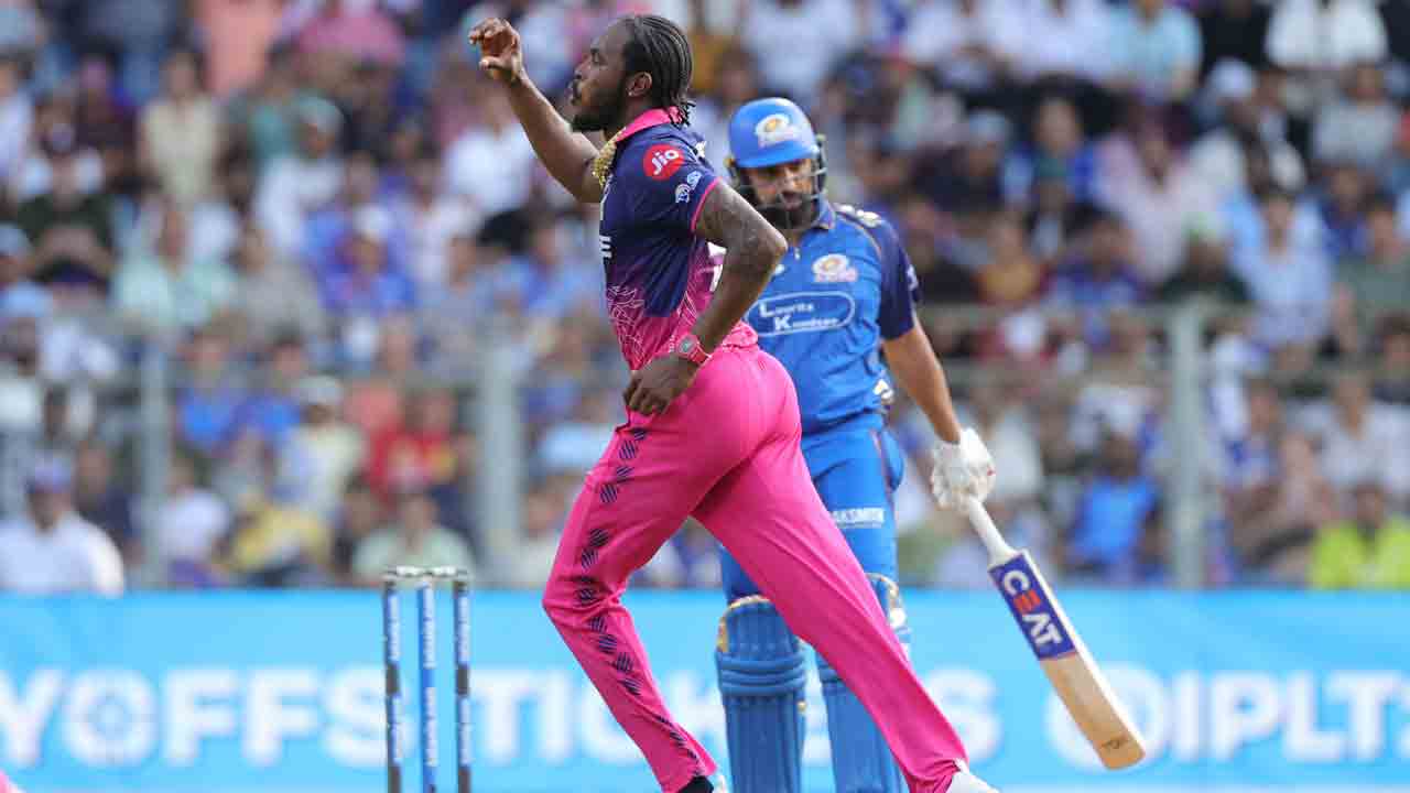 MI vs RR | బంతితోనూ దెబ్బకొట్టిన ఆర్చర్.. పోరాడుతున్న సూర్య, జాక్స్..!