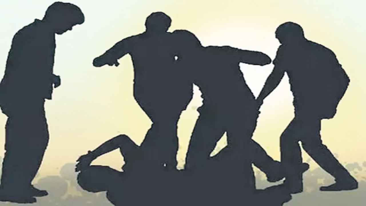 దళిత, గిరిజనులపై పెరుగుతున్న దాడులు