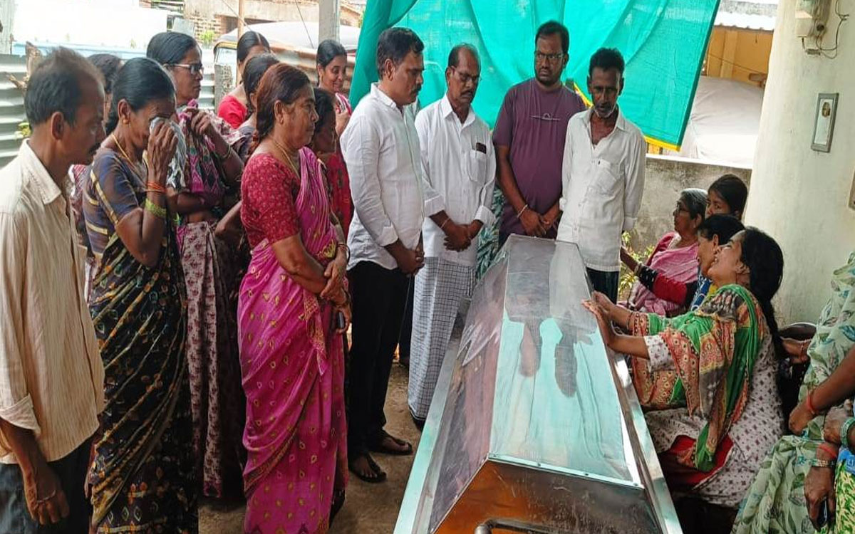 అనారోగ్యంతో ఆటో డ్రైవర్ రవి మృతి