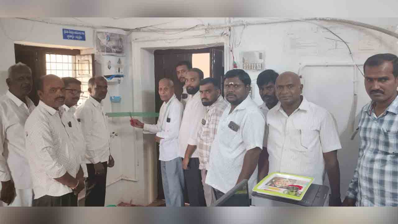 Bachannapeta | గ్రామాభివృద్ధికి దాతలు ముందుకు రావాలి : అల్వాల నర్సింగరావు