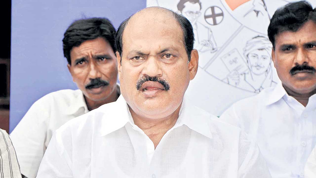 కాంగ్రెస్‌, బీజేపీ కుమ్మక్కు