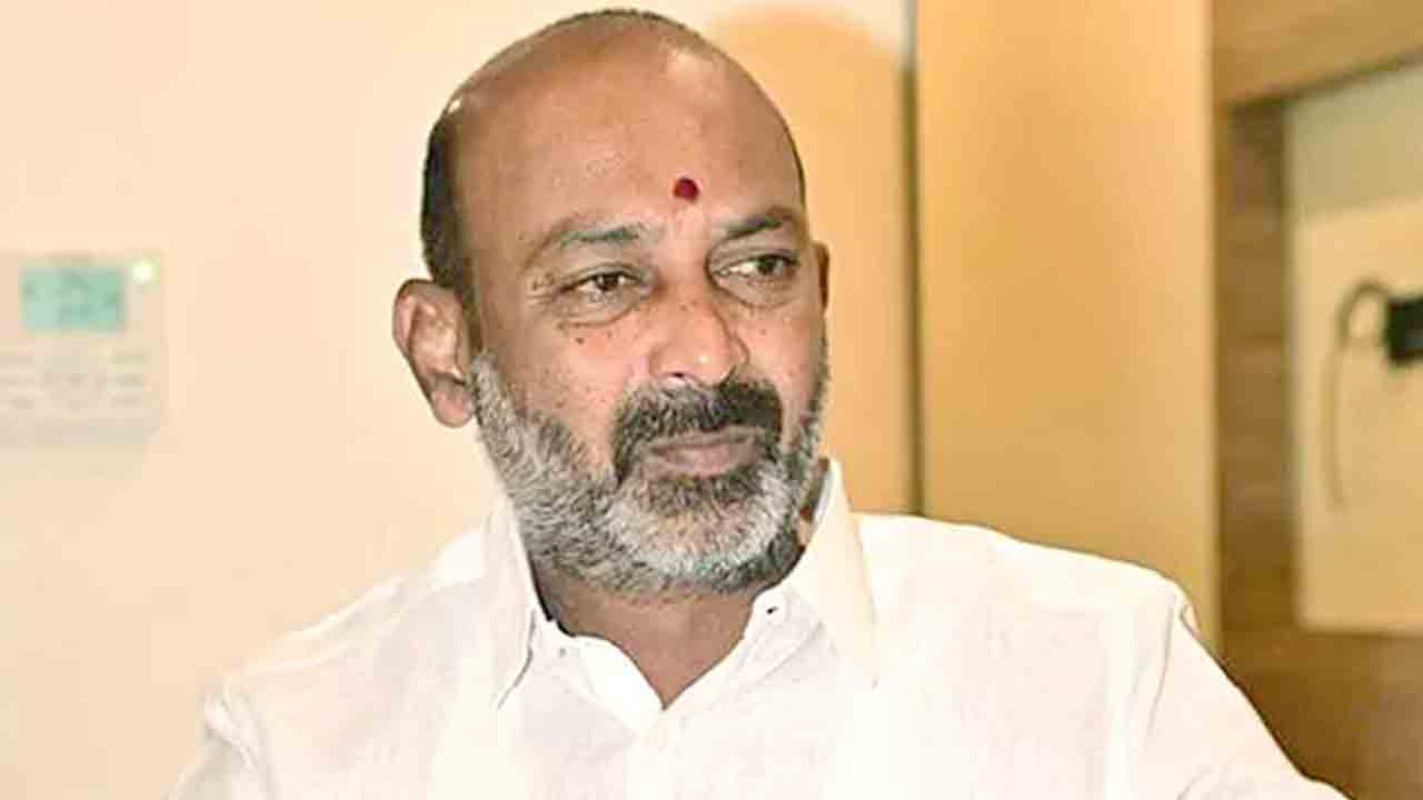 ఆ బాలిక మైనరే!.. కేంద్రమంత్రి బండి సంజయ్‌ ఒప్పుకోలు