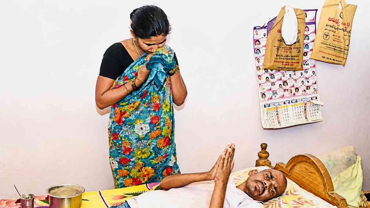 Bhu Bharathi | ఏఐ ఫొటోలు, ఫోర్జరీ సంతకాలతో.. క్యాన్సర్ పేషెంట్ భూమిని అమ్మేసిన భూభారతి ఆపరేటర్!