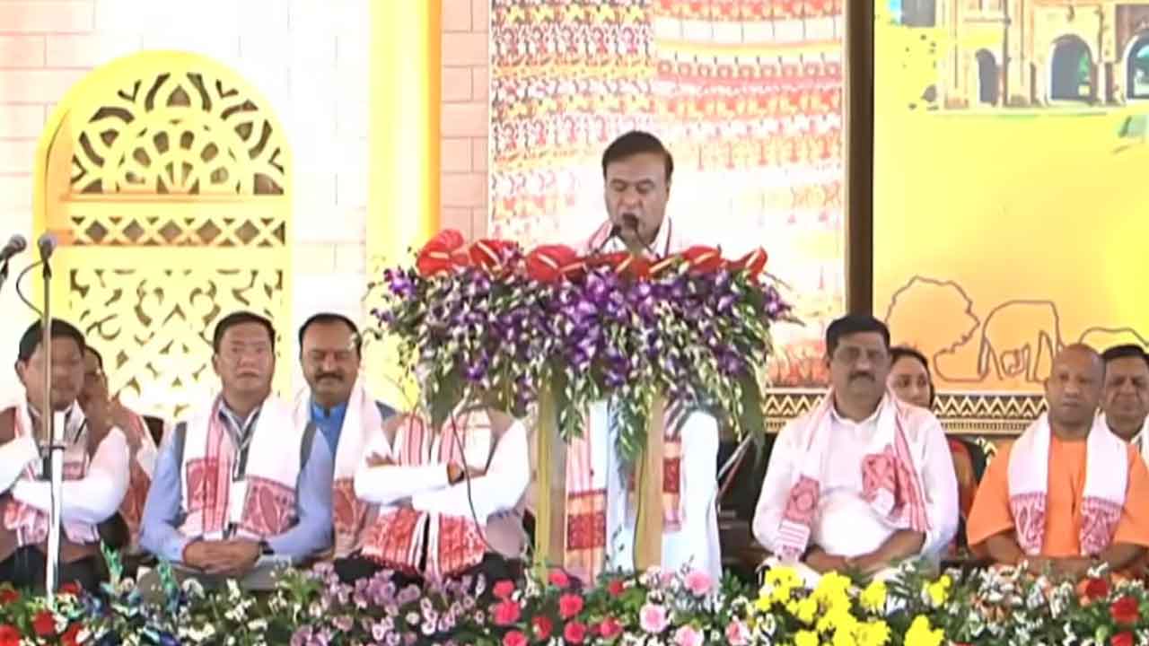 Himanta Biswa Sarma: రెండోసారి అస్సాం సీఎంగా హిమంత బిశ్వ శ‌ర్మ ప్ర‌మాణ స్వీకారం