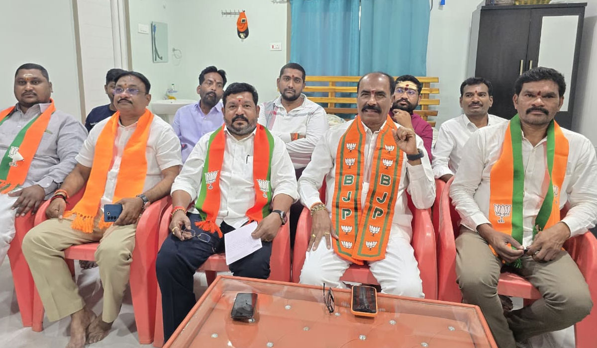 Vemulawada అధికారుల తీరుపై రాష్ట్ర ప్రభుత్వ ప్రధాన కార్యదర్శి కి ఫిర్యాదు చేస్తాం.. బీజేపీ రాష్ర్ట కార్యవర్గసభ్యుడు రామకృష్ణ