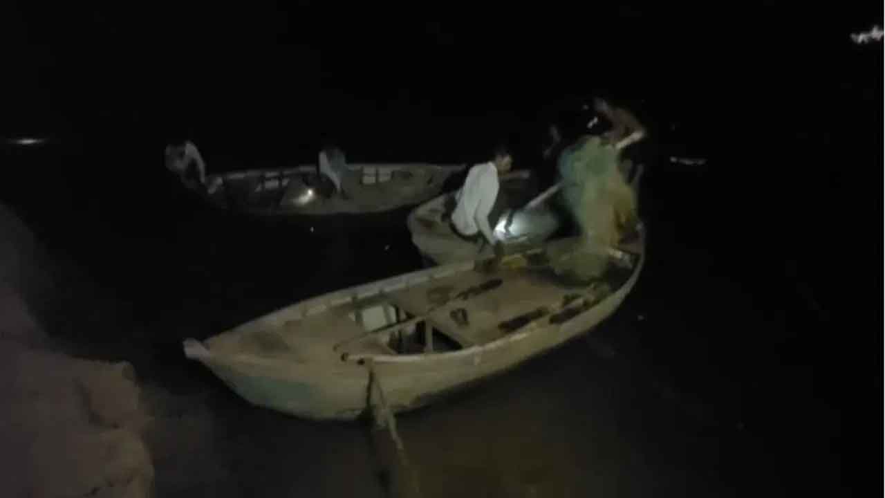 Yamuna river | యమునలో పడవ మునక.. ఆరుగురు గల్లంతు..ఉత్తరప్రదేశ్‌లో ఘటన