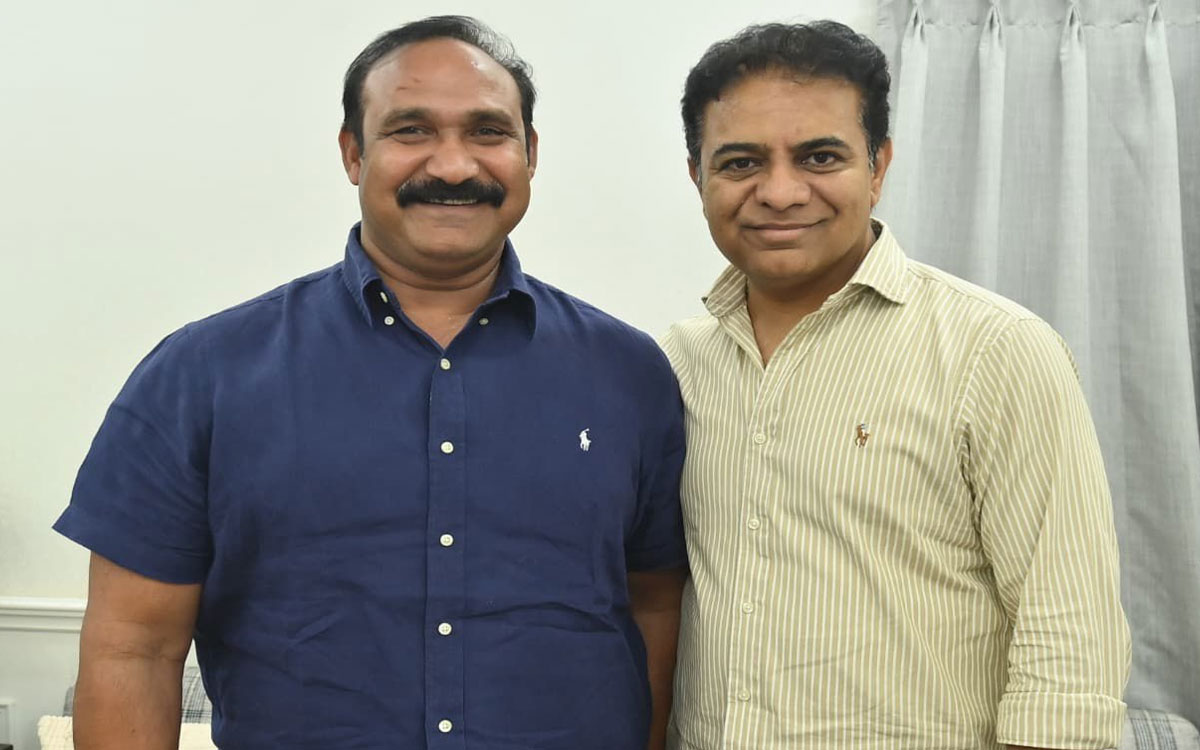 కేటీఆర్‌తో మాజీ ఎమ్మెల్యే బొల్లం మ‌ర్యాద‌పూర్వ‌క భేటీ