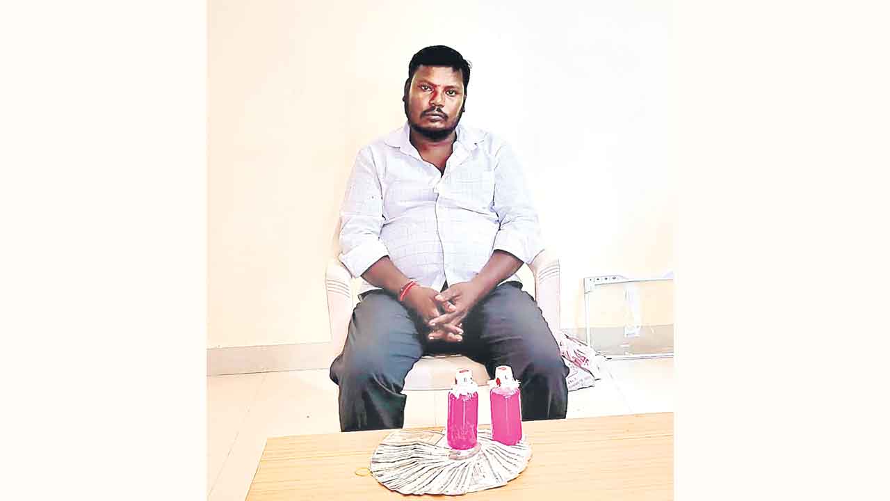 వ్యవసాయ కనెక్షన్‌ కోసం రూ.35 వేలు లంచం