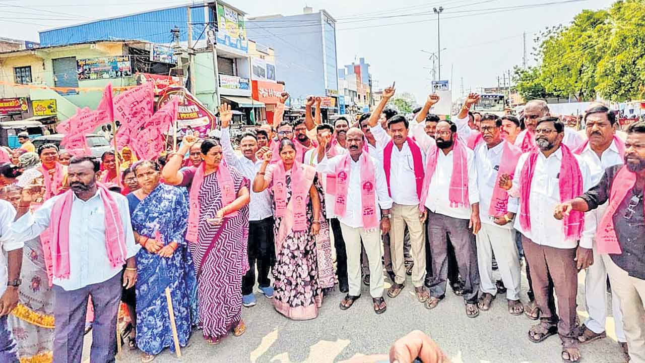 భగీరథ్‌ను వెంటనే అరెస్ట్‌ చేయండి
