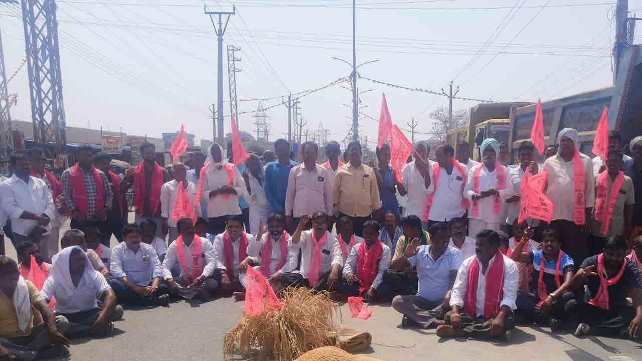 BRS | రామన్నపేటలో ధాన్యం కొనుగోళ్లలో నిర్లక్ష్యంపై బీఆర్ఎస్ ఆందోళన