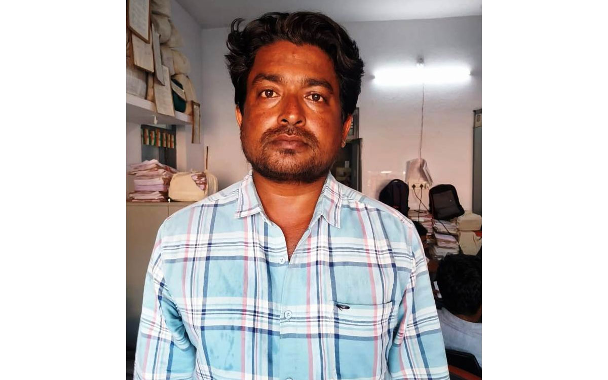 సబ్ రిజిస్ట్రార్ కోసం డబ్బులు వసూలు.. డ్రైవర్ అరెస్ట్