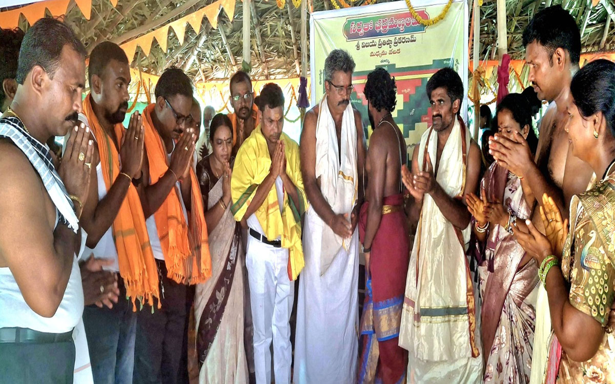 లక్ష్మీపురంలో పోతులూరి వీరబ్రహ్మేంద్రస్వామి ఆలయ ధ్వజస్తంభ ప్రతిష్ఠ‌