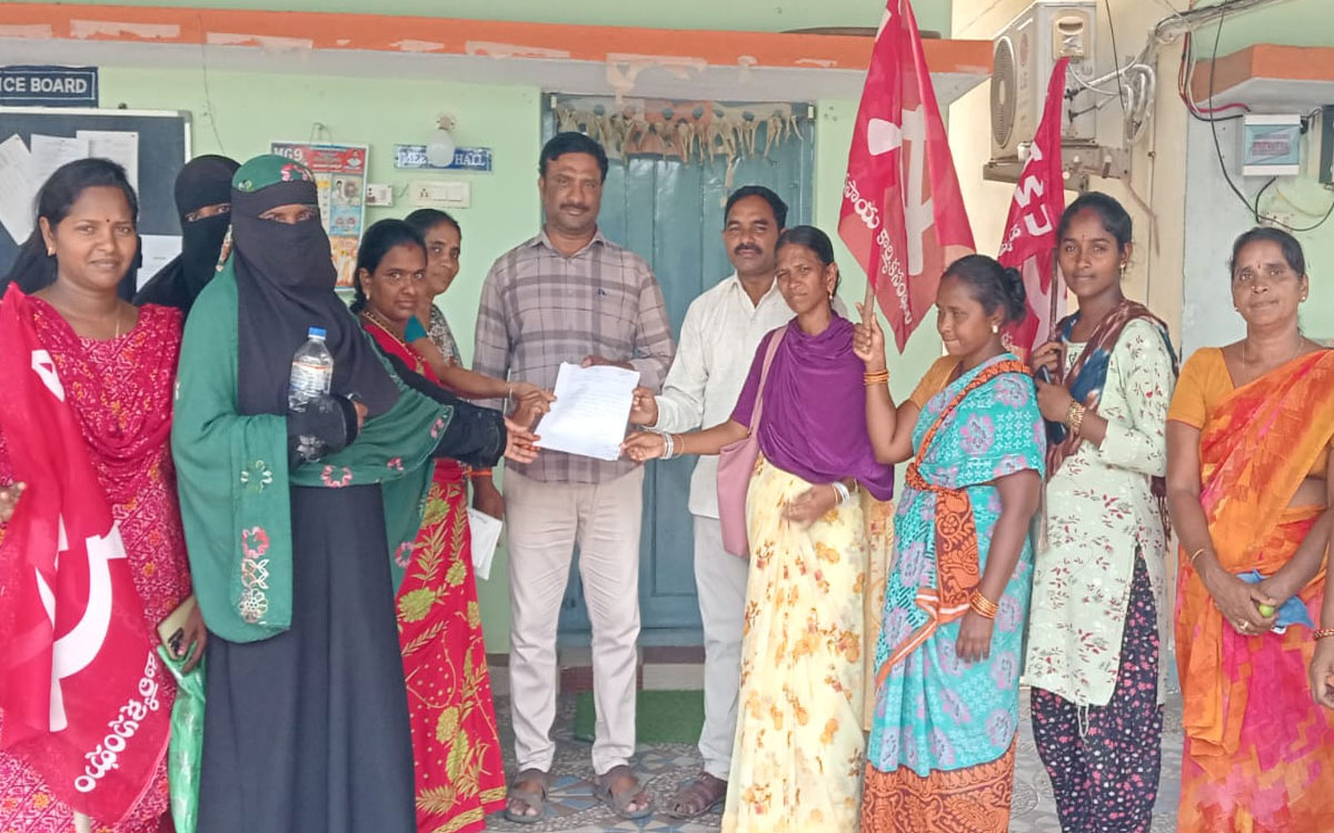 ‘మేజర్ పంచాయతీలో ప్రజా సమస్యలు పరిష్కరించాలి’
