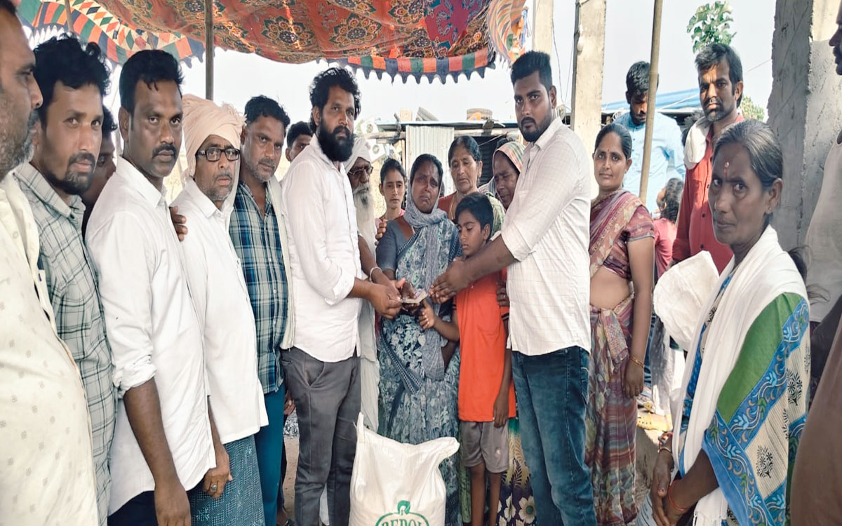 ​మాలోత్ పడితిలాల్ కుటుంబానికి ఆర్థిక సాయం