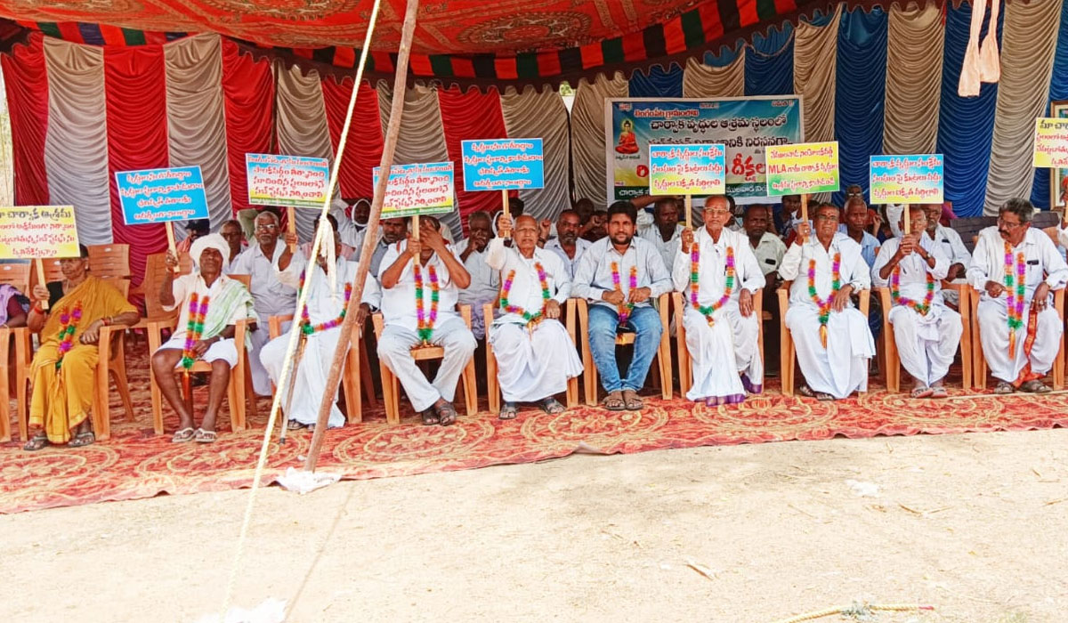Chandurthi | సబ్‌స్టేషన్‌ నిర్మాణ స్థలాన్ని మార్చాలని చార్వాక వృద్ధుల రిలే నిరహార దీక్ష