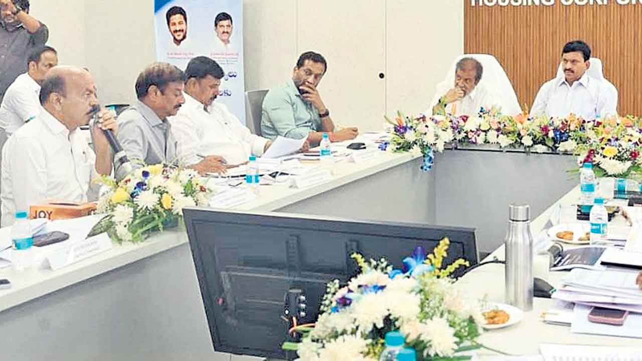 పారదర్శకంగా ఇందిరమ్మ ఇండ్లు కేటాయించాలి