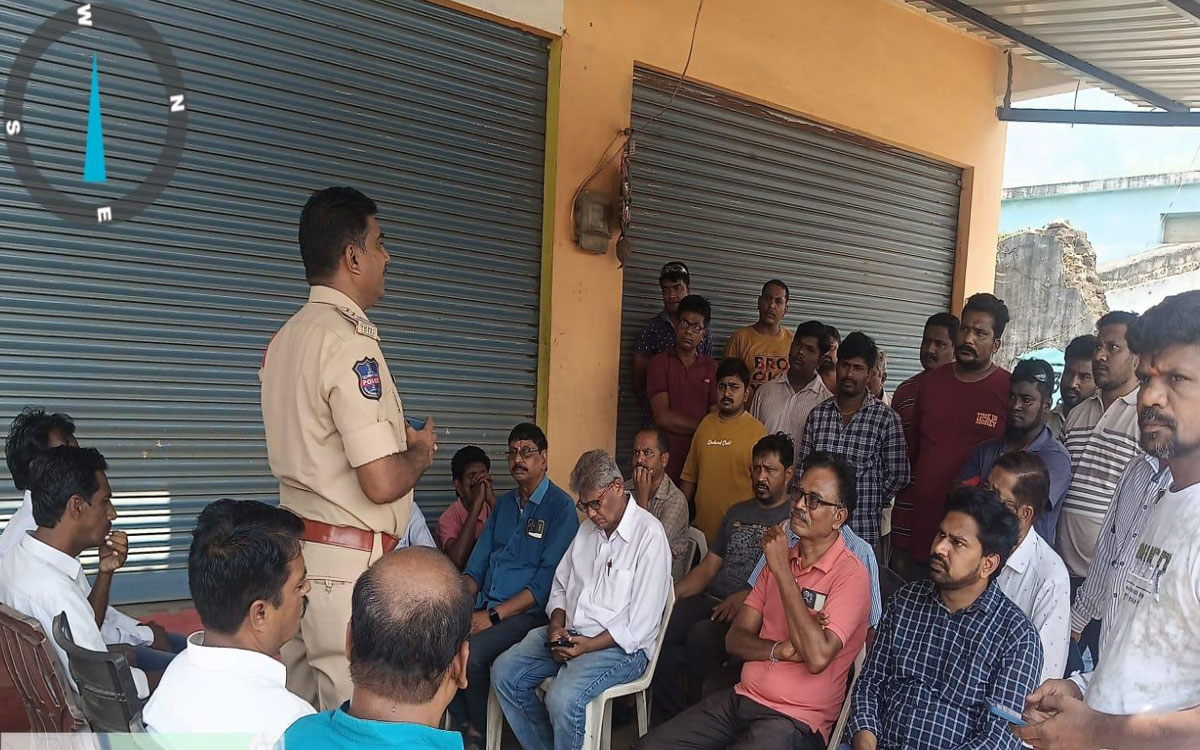 నేరాల నియంత్ర‌ణ‌లో సీసీ కెమెరాలు కీల‌కం : సీఐ ప్ర‌తాప్‌