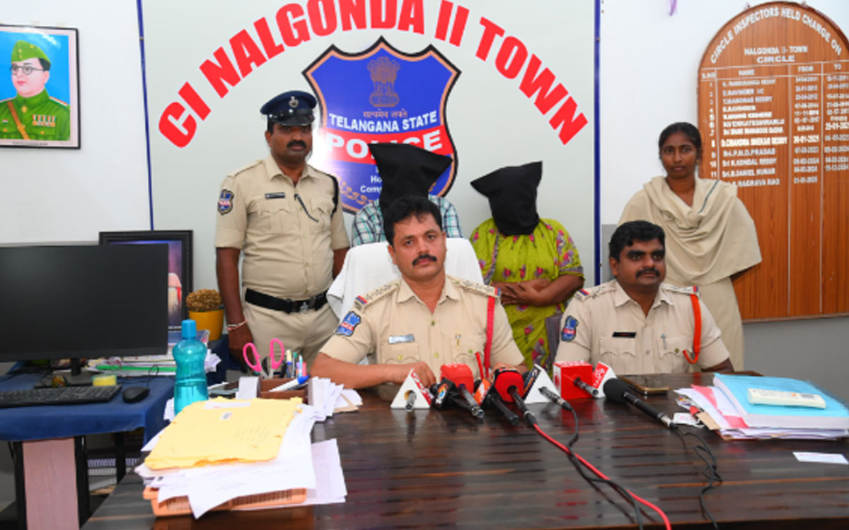 వృద్ధుడి హత్య కేసులో నిందితులు అరెస్టు