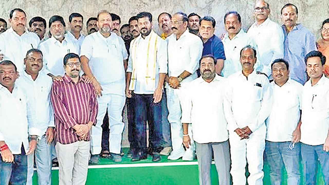 Health Cards | జూన్‌ 1లోగా ఉద్యోగులకు హెల్త్‌కార్డులు..100 రోజుల్లోగా పెన్షనర్లకు రూ.6 వేల కోట్లు