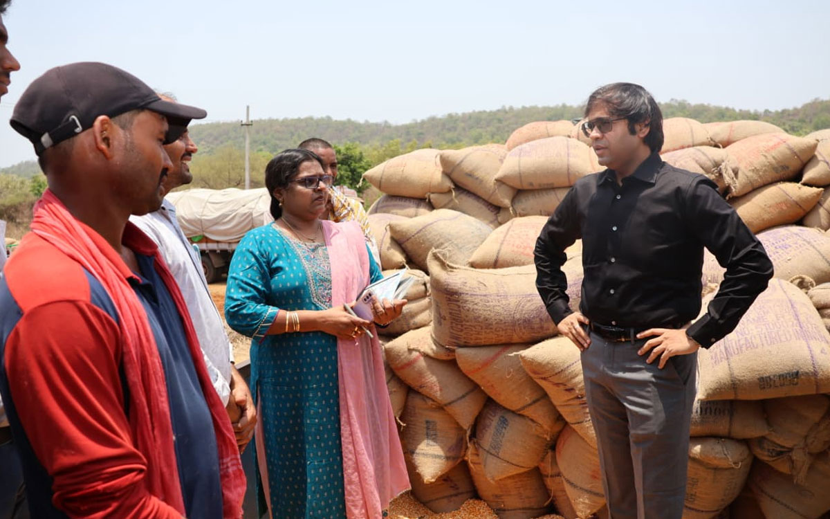 రాత్రి వేళల్లోనూ మొక్కజొన్న అన్‌లోడింగ్ కొనసాగేలా చర్యలు : కలెక్టర్ అంకిత్