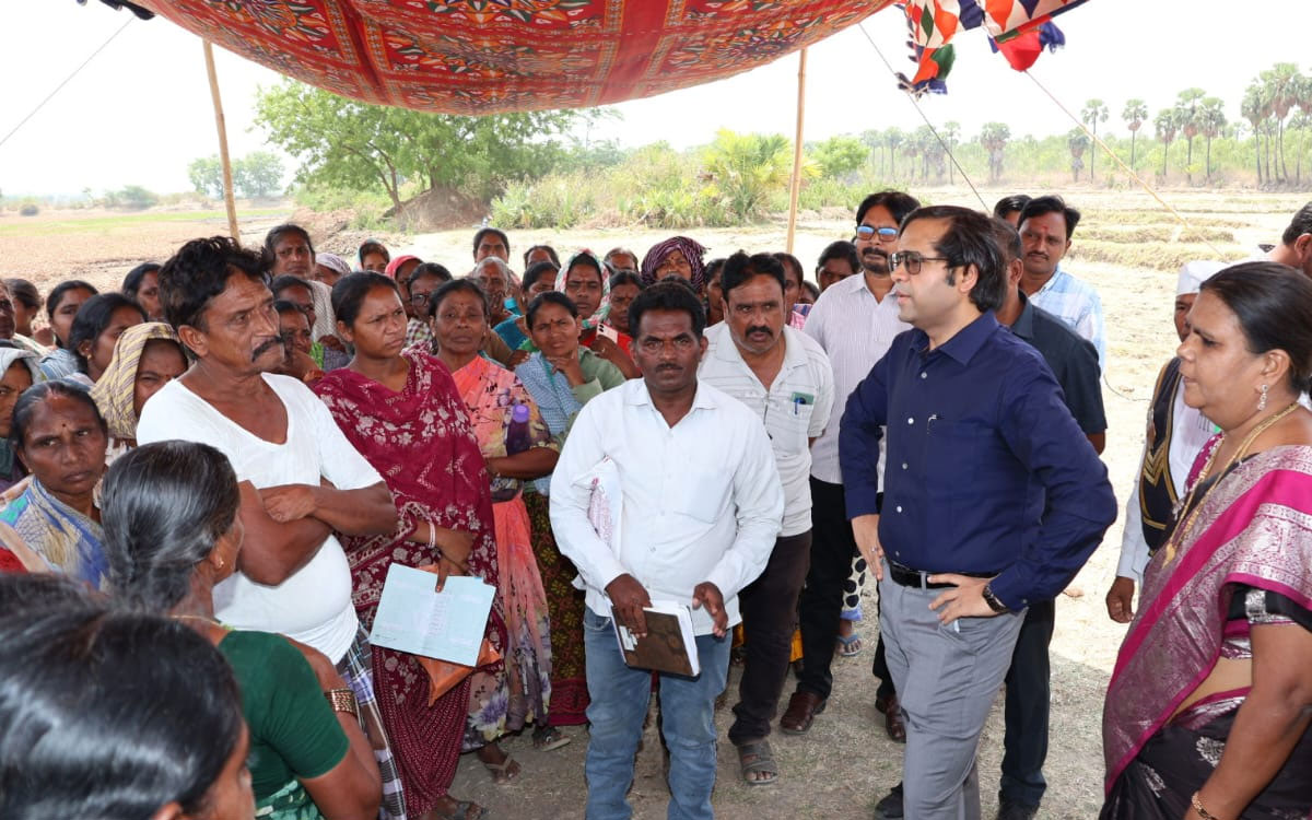 మొక్కజొన్న అన్లోడింగ్ను వేగంగా పూర్తి చేయాలి : కలెక్టర్ అంకిత్