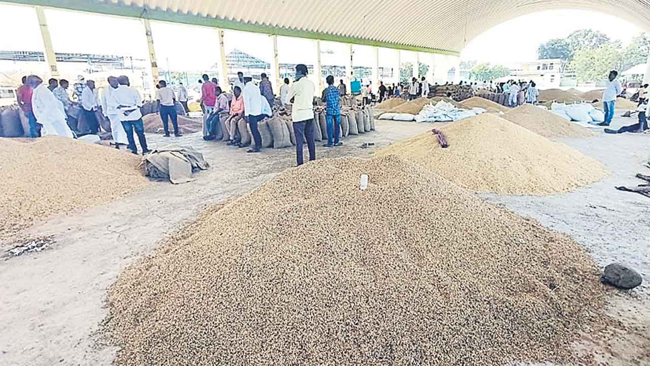 అన్నదాతకు మద్దతు ఏది?