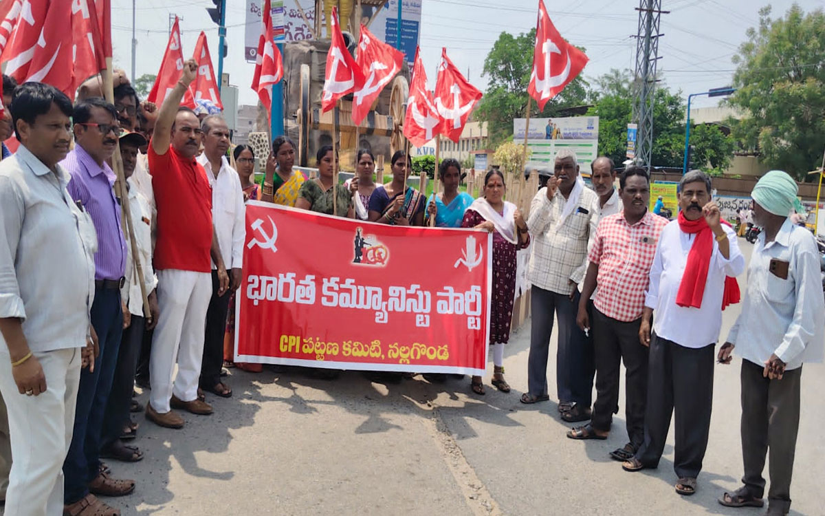 ‘ఇంధ‌న‌ ధరల పెంపుతో సామాన్యులపై మోయలేని భారం’