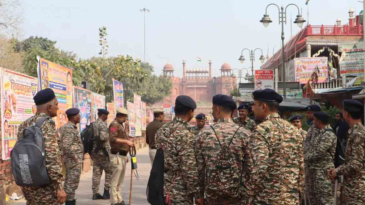 Delhi | ఢిల్లీలో హై అలర్ట్.. ఉగ్రదాడుల హెచ్చరికలతో అప్రమత్తమైన యంత్రాంగం..!