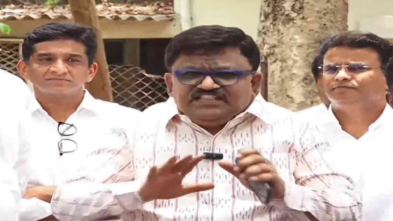 Deshapati Srinivas | బండి సంజయ్ నోటి నుంచి ఒక్క మంచి మాట వినలేదు.. దేశపతి శ్రీనివాస్ విమర్శ