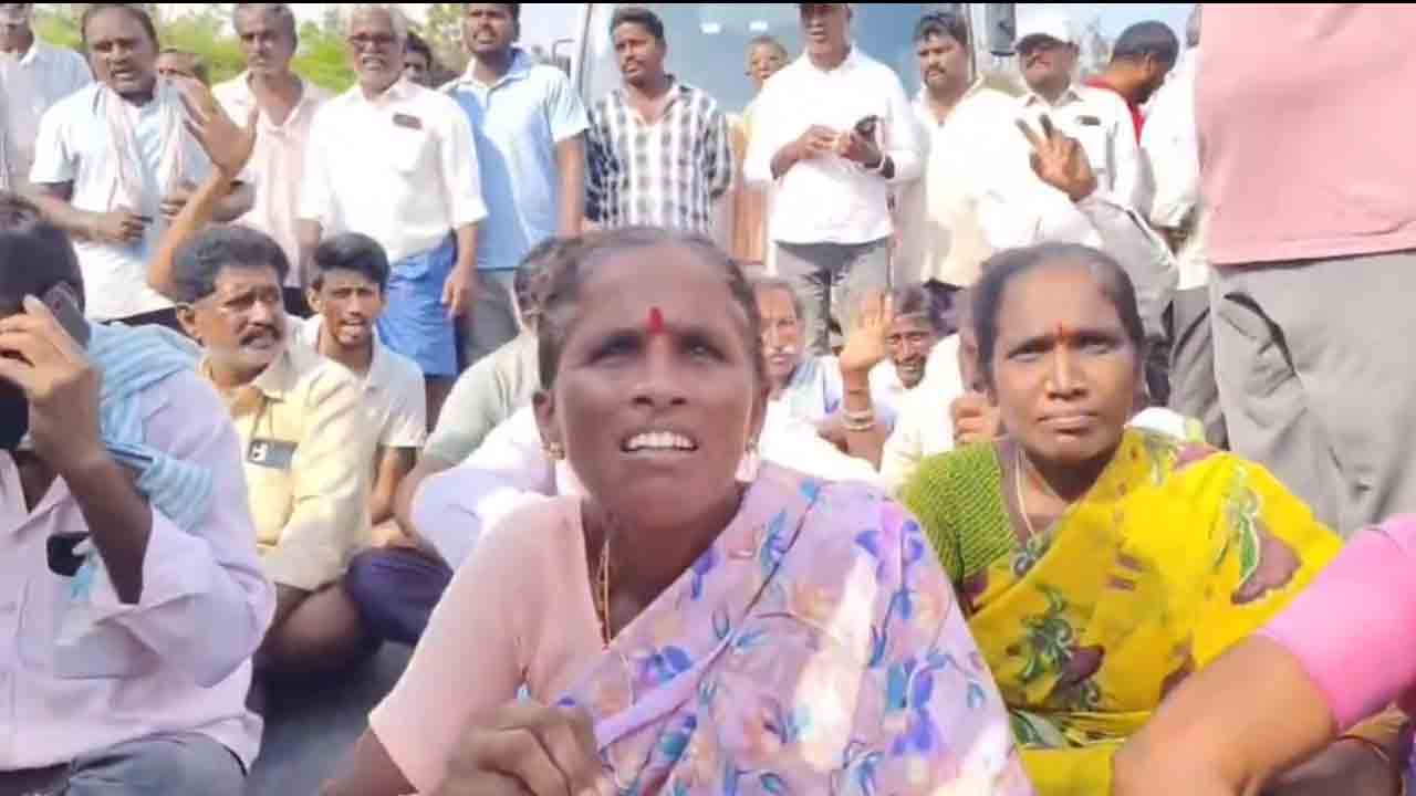 Warangal | ధాన్యం కొనుగోలు చేయాలని వరంగల్ జిల్లాలో రైతుల ధర్నా