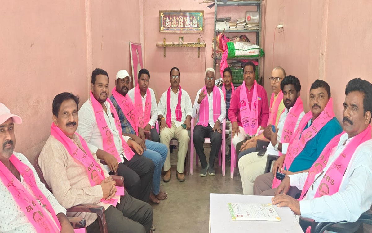 బండి సంజయ్ కుమారుడు భగీరథను వెంటనే అరెస్టు చేయాలి : దిండిగాల రాజేందర్