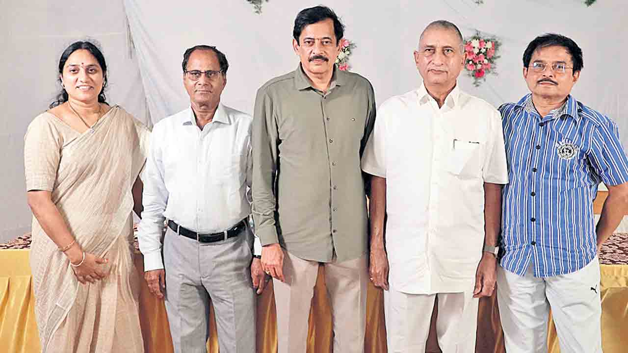 పర్యావరణ సంక్షోభం నేపథ్యంలో..