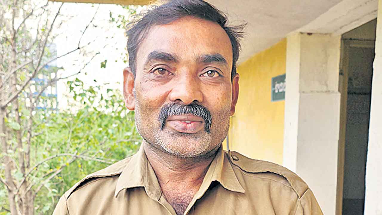 Driver Ashok | వడ్లు కొనండి అన్నందుకు ఆర్టీసీ డ్రైవర్‌పై సర్కార్‌ వేటు.. దళితబిడ్డపై దాష్టీకం..