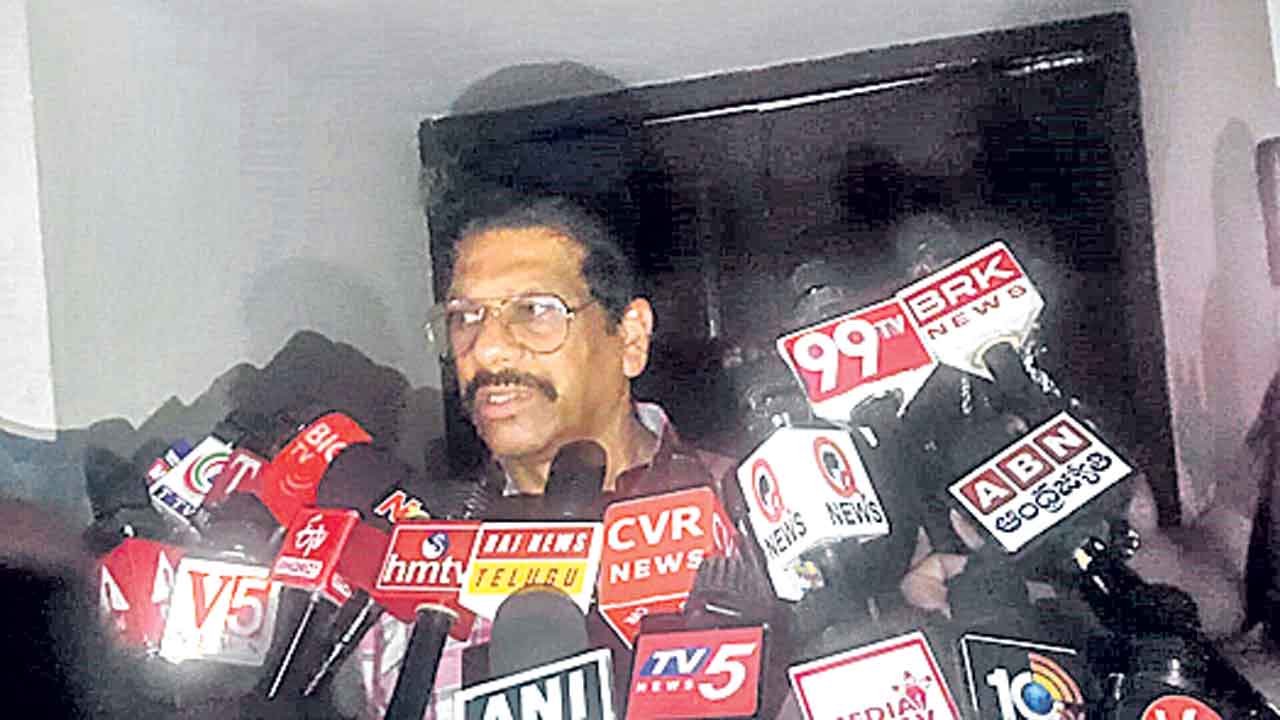 శంషాబాద్‌ తహసీల్దార్‌ కార్యాలయంలో ఏసీబీ తనిఖీలు