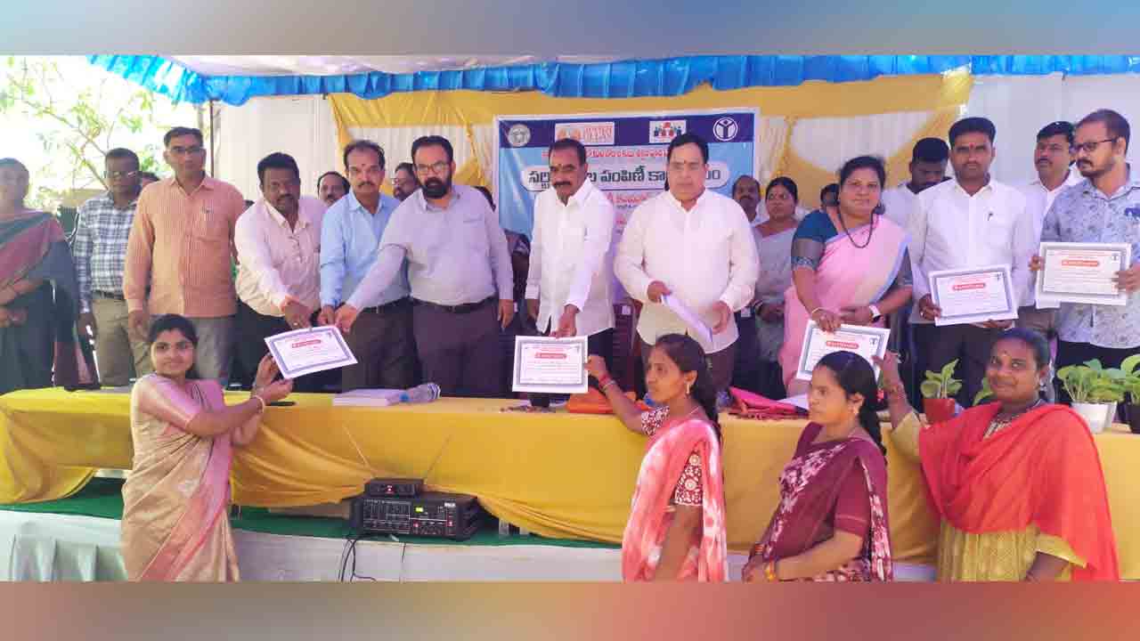 Kasipet | విద్యతోనే గౌరవం, ఆత్మవిశ్వాసం : వయోజన విద్యాశాఖ రాష్ట్ర డైరెక్టర్..!