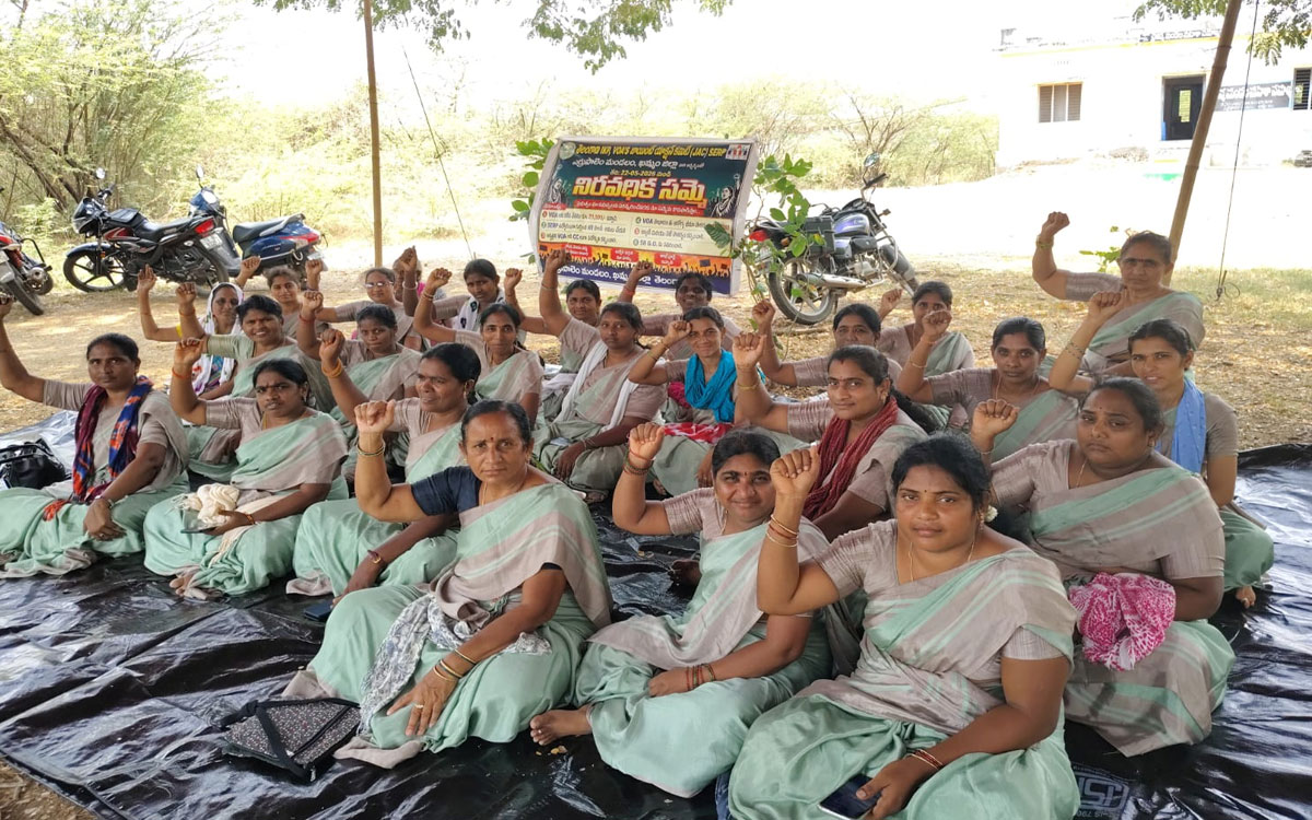 ‘వీఓఏల సమస్యలను వెంటనే పరిష్కరించాలి’